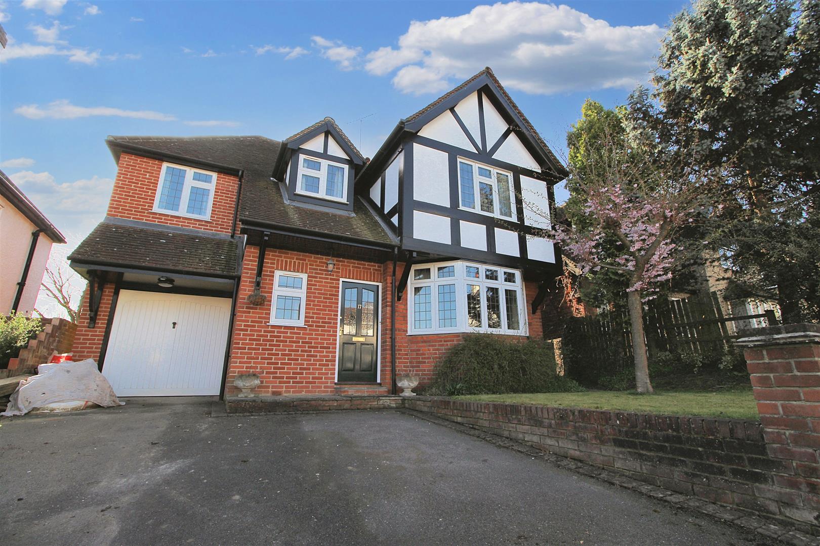 4 bed property in Weald Rise, Reading